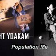 Le texte musical I'D AVOID ME TOO de DWIGHT YOAKAM est également présent dans l'album Population: me (2003)