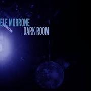 Le texte musical WATCH ME BURN de MICHELE MORRONE est également présent dans l'album Dark room (2020)