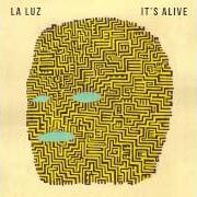 Le texte musical IT'S ALIVE de LA LUZ est également présent dans l'album It's alive (2013)