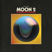 Le texte musical ON ITS SIDE THE FALLEN de AVA LUNA est également présent dans l'album Moon 2 (2018)