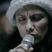 Le texte musical QUALCOSA CHE NON C'È de ELISA est également présent dans l'album Ivy (2010)