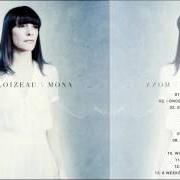 Le texte musical LITTLE MONKEY de EMILY LOIZEAU est également présent dans l'album Mona (2016)