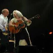 Le texte musical ROLLIN' ON de EMMYLOU HARRIS est également présent dans l'album All the roadrunning (2006)