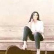 Le texte musical WHITE SHOES de EMMYLOU HARRIS est également présent dans l'album White shoes (1983)