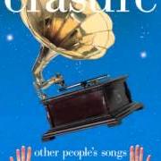 Le texte musical EVERYBODY'S GOT TO LEARN SOMETIME de ERASURE est également présent dans l'album Other people's songs (2003)