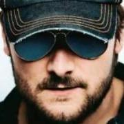 Le texte musical DRINK IN MY HAND de ERIC CHURCH est également présent dans l'album Chief (2011)