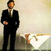 Le texte musical MAN OVERBOARD de ERIC CLAPTON est également présent dans l'album Money and cigarettes (1983)