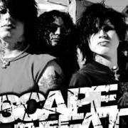 Le texte musical MONSTERS & LIARS de ESCAPE THE FATE est également présent dans l'album Escape the fate (2010)