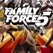 Le texte musical PEACHY de FAMILY FORCE 5 est également présent dans l'album Business up front, party in the back (2006)