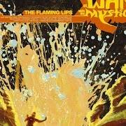Le texte musical THE WIZARD TURNS ON... THE GIANT SILVER FLASHLIGHT AND PUTS ON HIS WEREWOLF MOCCASINS de THE FLAMING LIPS est également présent dans l'album At war with the mystics (2006)