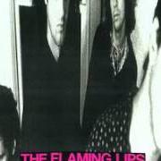 Le texte musical GOD WALKS AMONG US NOW - JESUS SONG NO. 6 de THE FLAMING LIPS est également présent dans l'album In a priest driven ambulance (1990)