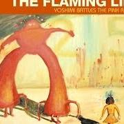 Le texte musical YOSHIMI BATTLES THE PINK ROBOTS PT. 2 de THE FLAMING LIPS est également présent dans l'album Yoshimi battles the pink robots (2002)