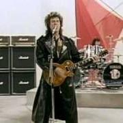 Le texte musical RUNNING FROM THE STORM de GARY MOORE est également présent dans l'album After the war (1989)