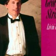 Le texte musical WHEN YOU'RE A MAN ON YOUR OWN de GEORGE STRAIT est également présent dans l'album Livin' it up (1990)