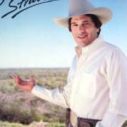 Le texte musical SOMEONE'S WALKIN' AROUND UPSTAIRS de GEORGE STRAIT est également présent dans l'album Ocean front property (1986)