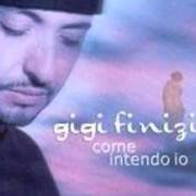 Le texte musical E' SOLO UN BRIVIDO de GIGI FINIZIO est également présent dans l'album Come intendo io (2000)