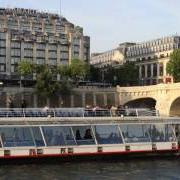 Le texte musical AVEC LE TEMPS de GIGLIOLA CINQUETTI est également présent dans l'album Bonjour paris (1974)