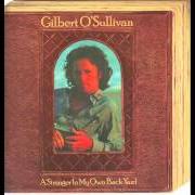 Le texte musical OUTRO 2 (FROM BACK TO FRONT) de GILBERT O'SULLIVAN est également présent dans l'album Back to front (1972)