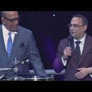 Le texte musical OPENING (EN VIVO DESDE PUERTO RICO) de GILBERTO SANTA ROSA est également présent dans l'album 40... y contando (en vivo desde puerto rico) (2019)