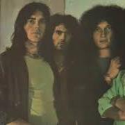 Le texte musical SHE FLIES ON STRANGE WINGS de GOLDEN EARRING est également présent dans l'album Seven tears (1971)