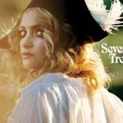 Le texte musical LITTLE BIRDS de GOLDFRAPP est également présent dans l'album Seventh tree (2008)