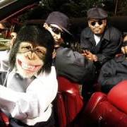 Le texte musical WE BACK de GOODIE MOB est également présent dans l'album One monkey don't stop no show (2004)