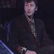 Le texte musical BOMBEZ! (VERSION 92) de ALAIN BASHUNG est également présent dans l'album Novice (1989)