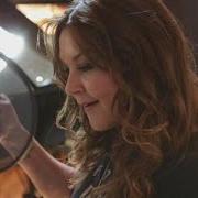 Le texte musical GRANDMA de GRETCHEN WILSON est également présent dans l'album Right on time (2013)