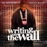 Le texte musical HOOD UP de GUCCI MANE est également présent dans l'album Writing on the wall (2009)