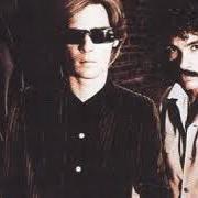 Le texte musical THE EMPTYNESS de HALL & OATES est également présent dans l'album Beauty on a back street (1977)