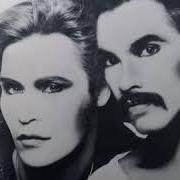 Le texte musical WHAT'S IMPORTANT TO ME (DEMO) de HALL & OATES est également présent dans l'album Daryl hall & john oates (1975)