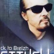 Le texte musical E KREIZ HAG ENDRO de ALAN STIVELL est également présent dans l'album Back to breizh (2000)