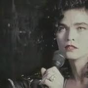 Le texte musical WHO LOVES YOU de ALANNAH MYLES est également présent dans l'album Alannah myles (1989)