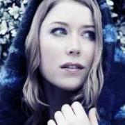 Le texte musical PEACE SHALL COME de HAYLEY WESTENRA est également présent dans l'album Winter magic (2009)