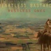 Le texte musical INTO THE LIGHT de HEARTLESS BASTARDS est également présent dans l'album Restless ones (2015)