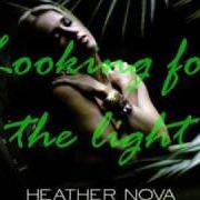 Le texte musical LOOKING FOR THE LIGHT de HEATHER NOVA est également présent dans l'album The jasmine flower (2008)