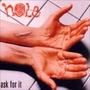 Le texte musical DOLL PARTS de HOLE est également présent dans l'album Ask for it (1995)