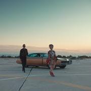 Le texte musical ON AND ON de HOOVERPHONIC est également présent dans l'album Looking for stars (2018)