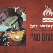Le texte musical AT THE END OF A GUN de HOT WATER MUSIC est également présent dans l'album No division (1999)