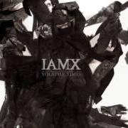 Le texte musical COLD RED LIGHT de IAMX est également présent dans l'album Volatile times (2011)