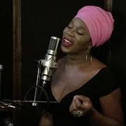 Le texte musical FAVORITE TIME OF YEAR de INDIA.ARIE est également présent dans l'album Christmas with friends (2015)