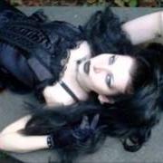 Le texte musical FREE IN EMPTINESS de INNER SHRINE est également présent dans l'album Fallen beauty (1999)