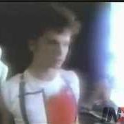 Le texte musical SPY OF LOVE de INXS est également présent dans l'album Shabooh shoobah (1982)