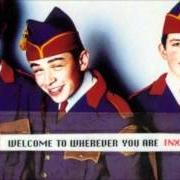 Le texte musical BEAUTIFUL GIRL de INXS est également présent dans l'album Welcome to wherever you are (1992)