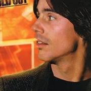 Le texte musical HOLD ON HOLD OUT de JACKSON BROWNE est également présent dans l'album Hold out (1980)