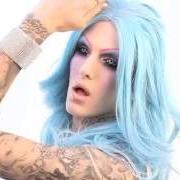 Le texte musical GORGEOUS de JEFFREE STAR est également présent dans l'album Beauty killer (2009)