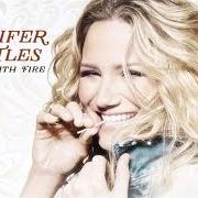 Le texte musical DRUNK IN HEELS de JENNIFER NETTLES est également présent dans l'album Playing with fire (2016)