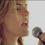 Le texte musical THE EDGE de JENNIFER PAIGE est également présent dans l'album Positively somewhere (2001)