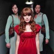 Le texte musical BORN SECULAR de JENNY LEWIS est également présent dans l'album Rabbit fur coat (2006)