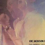 Le texte musical OUT OF STYLE de JOE JACKSON est également présent dans l'album The harder they come (1980)